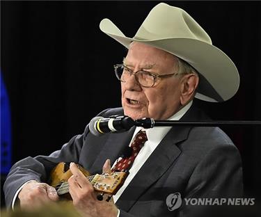 버핏의 버크셔, BoA 주식 8억弗 추가 매도…총 23억弗 규모_진정호