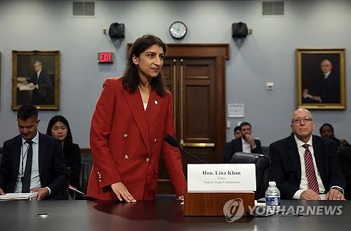 해리스 억만장자 지지자 2명, 리나 칸 FTC 위원장 해임 촉구_윤시윤