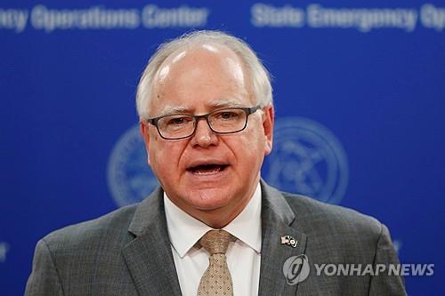 해리스 러닝메이트, '중서부 범부' 팀 월즈 미네소타주지사 낙점(종합)_김현