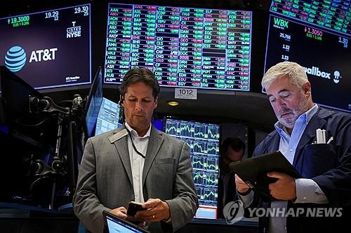 뉴욕증시, 인플레 지표·소비재 기업 실적 기다리며…혼조 출발_김현