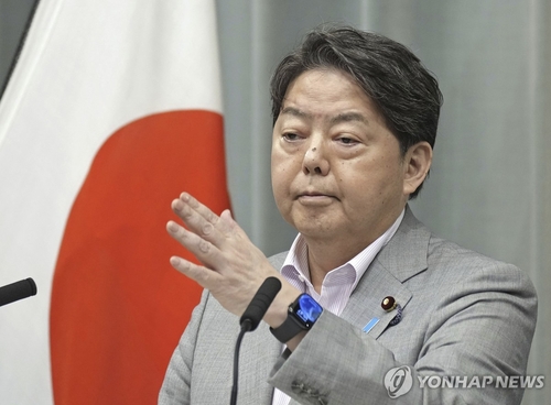 日 하야시 관방장관 "긴박감 갖고 국내외 시장 움직임 주시"_이재헌