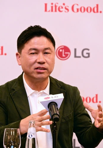 'AI홈 시대 개막' 선언한 LG전자, 360조 시장 잡는다_유수진