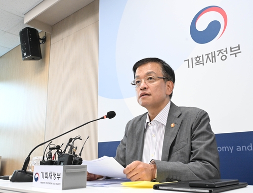 최상목 "WGBI 편입에 충분한 제도·여건 갖춰…투자자들도 인정"(종합)_박준형