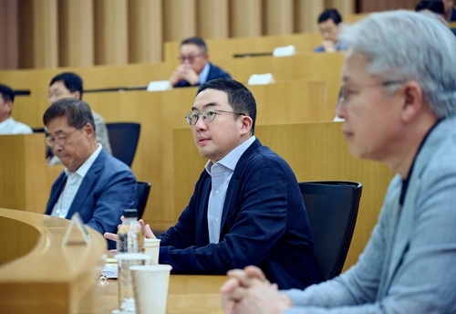 사장단 모여 중국 공부한 LG…구광모 "도전적 목표 세우자"_김학성