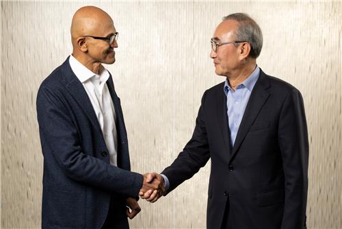 KT, MS와 '한국형 AI' 만든다…5년간 수조원대 협력_김학성