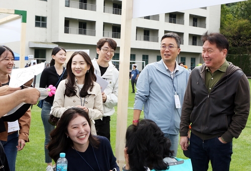 최태원 회장이 매년 홈커밍데이 참석…'한국고등교육재단' 뭐길래_유수진