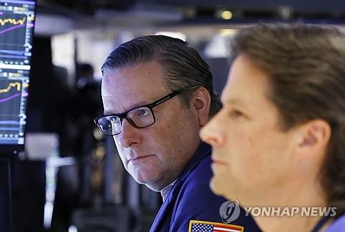 뉴욕증시, '인플레↑·고용↓' 신규 지표에 실망…반락 출발_김현