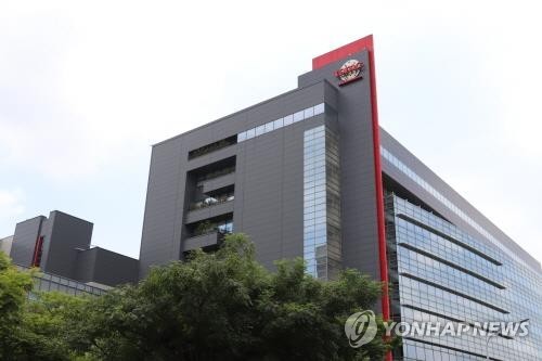 트럼프 경계에 TSMC 주가 4% 넘게 하락_이재헌