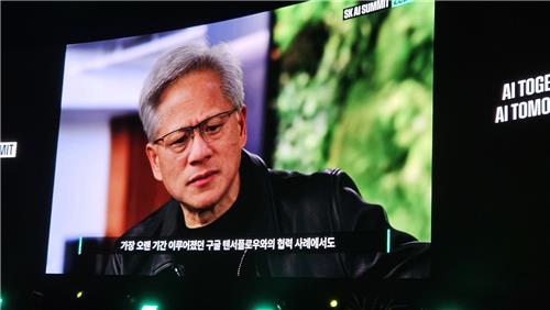 'SK AI 서밋 2024'에 등장한 젠슨 황 엔비디아 CEO