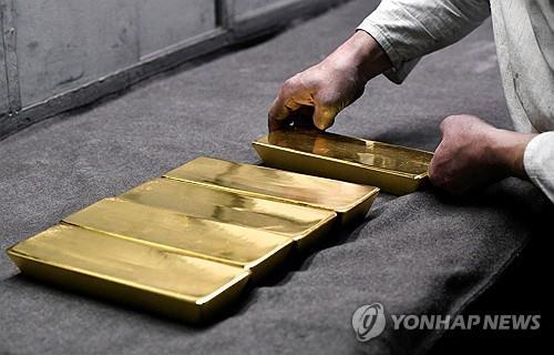 [뉴욕 금가격] FOMC 결과 대기·달러 숨 고르기…하루 만에 반등_김현