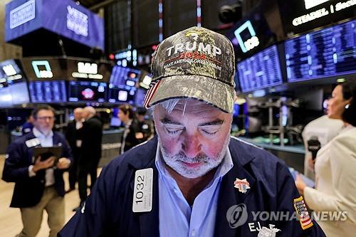 뉴욕증시, 트럼프 랠리 확장·금리 인하·다우 개편…신기록 출발_김현