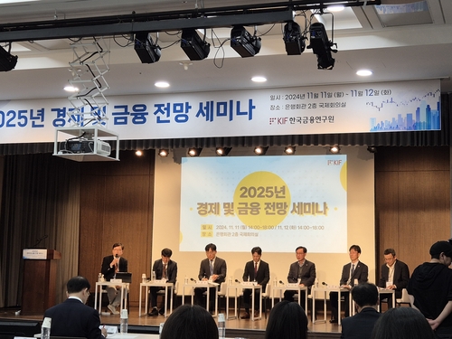 금융위 금정과장 "트럼프 정책 따른 글로벌 인플레 걱정 커져"_이수용