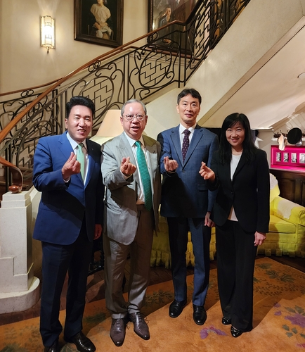 하나금융 함영주 "홍콩서 시니어 자산 특화 금융서비스 선보일 것"_이수용