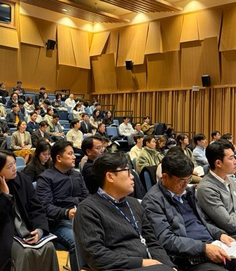 경제전망 세미나 참가자들