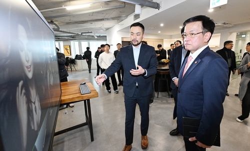 최상목, AI반도체 스타트업 찾아 "AI컴퓨팅 생태계 적극 육성"_박준형