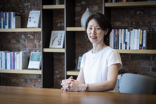 [재계 연말 인사 리뷰①] 흔들리는 유리천장…여성·외국인 CEO의 등장_김경림