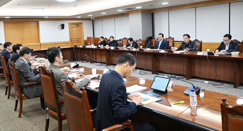 F4, 불확실성 차단 총력전…시장 안정 때까지 매일 회의 연다_박준형