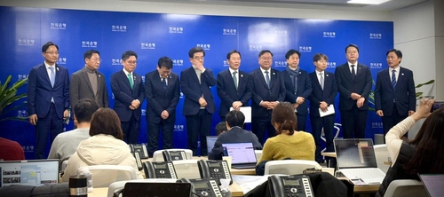 야당 의원들 한은 방문…이창용 총재와 확장 재정 공감대(종합)_이규선