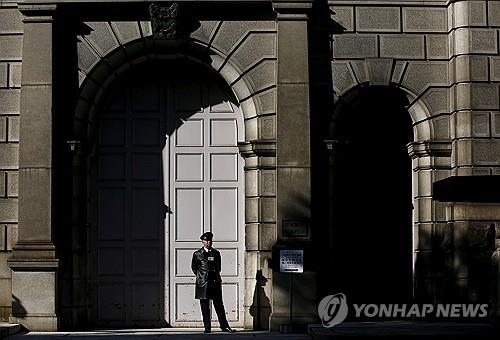 日 언론 "일본은행, 다음 주 금리동결 고려"_진정호