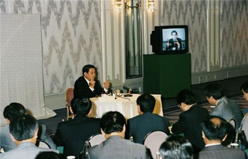삼성 준감위원장 "1993년 이건희처럼 '생각의 전환' 필요"_김학성