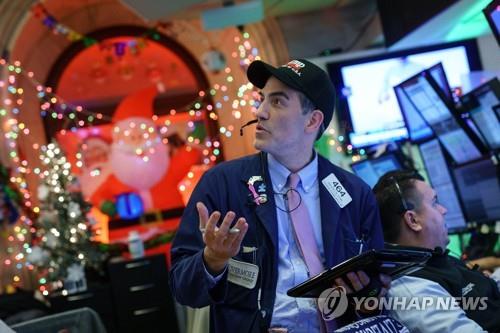 뉴욕증시, 시동 꺼진 산타랠리·애플만 고공행진…혼조 마감_김현