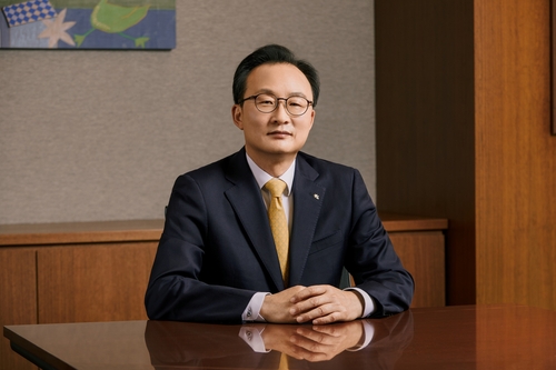 이환주 국민은행장 취임…"'금융상품' 넘어 '신뢰' 파는 은행 돼야"_이수용