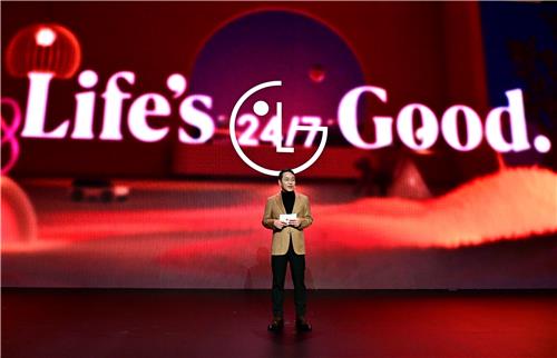 'LG 월드 프리미어'에서 발표하는 조주완 LG전자 CEO