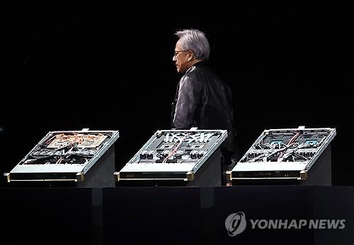 '엔비디아 수혜주' 마이크론 웃고, 엔비디아 울고…엇갈린 주가_김현
