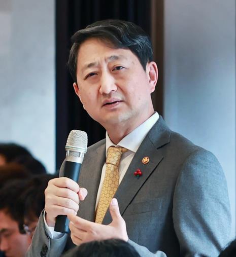 산업부 장관 "고환율, 수출 도움 되는 것 없다"_남승표