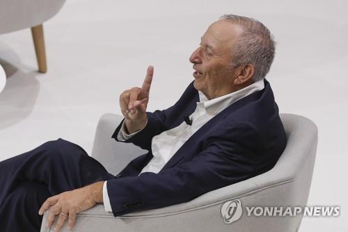 서머스 다보스서 "AI, '불의 발견'처럼 세상 바꿀 기술"_윤시윤