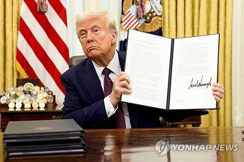 트럼프 "시진핑과 대화 서두르지 않겠다"(상보)_진정호