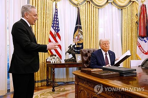 백악관 크립토 차르, 스테이블코인 법안 박차…비트코인 준비금 검토_윤시윤