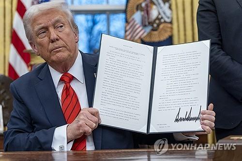 트럼프, 내달 12일부터 韓도 25% 철강 관세 부과…포고문 세부 공개_이재헌