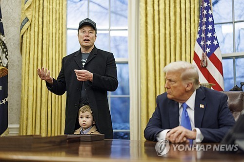 트럼프, 연방정부 인력 감축 행정명령 서명_이재헌