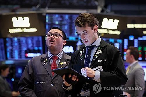 뉴욕증시, 예상하회 제조업 PMI·트럼프 관세 향방 주시…혼조 출발_김현