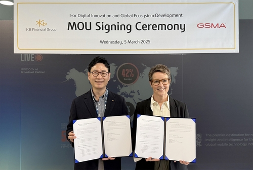 KB금융, GSMA 손잡고 ICT·금융 협력 강화_이수용