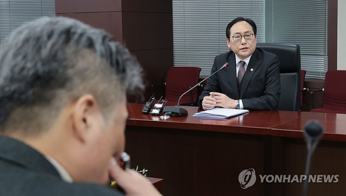 트럼프 관세 폭탄 맞을라…통상교섭본부장, 美 출국해 면담 타진_이재헌
