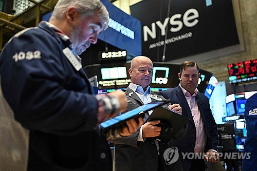 뉴욕증시, 對EU 와인 관세·2월 PPI 소화하며 동반 하락 출발_김현