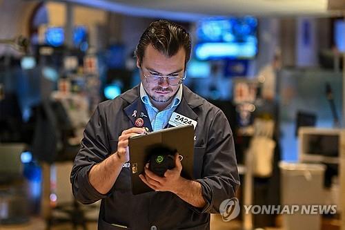 뉴욕증시, 단명한 연준 풋·관세 불안·경기침체 우려…하락 출발_김현
