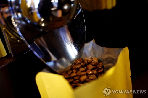 [딜링룸 백브리핑] 커피값, 관세·기후변화에 더 비싸진다_권용욱