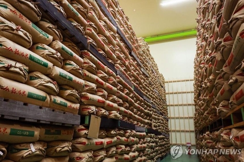 우에다 "식품 가격 인플레 부추기면 금리 인상 고려"_정윤교