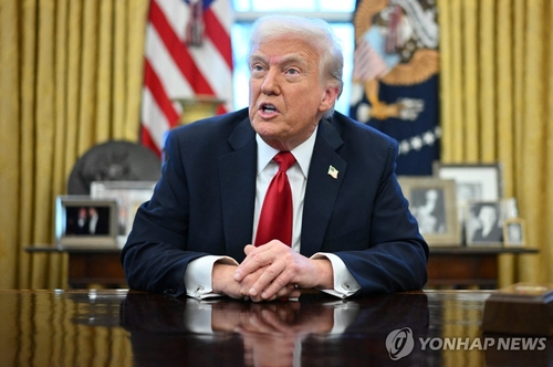 외제차 관세 부과를 공식 발표하는 도널드 트럼프
