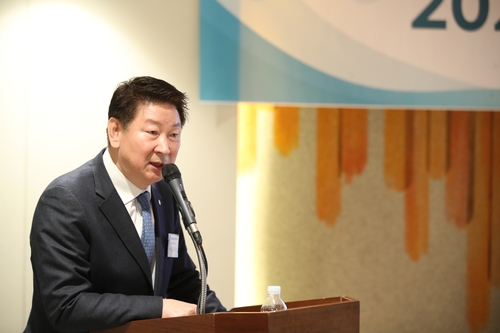 '연임 성공' 오화경 저축은행중앙회장…리더십으로 핸디캡 극복_허동규