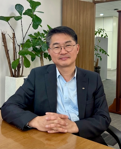 [인터뷰] 이성희 국민銀 부행장 "전쟁 같은 관세…弱달러 전환 주시"_노현우