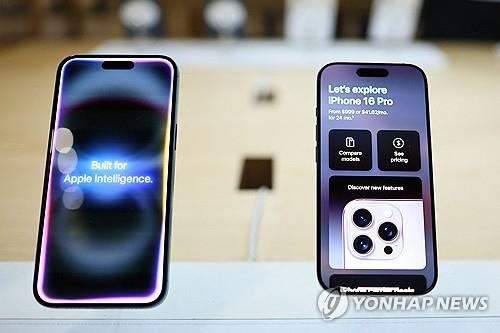 트럼프 행정부 "아이폰, 미국서 생산해야"…전문가들 "현실성 낮아"_윤시윤