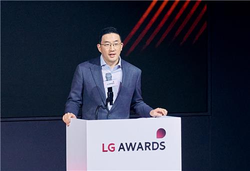 채찍 이어 당근 꺼낸 구광모…사내시상식서 혁신 사례 격려_김학성