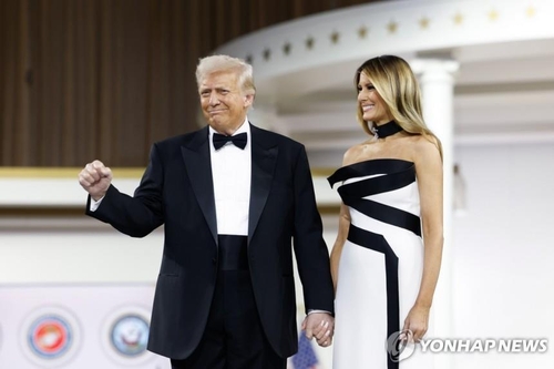 [트럼프 100일] 관세 전쟁에서 협상으로…경제적 상흔 남을 것_정윤교