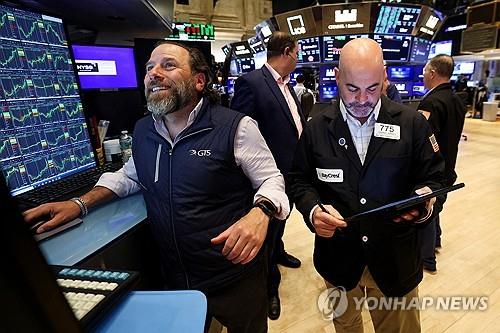 뉴욕증시, 美中 신경전 속 기업실적·지표 관세영향 주시…상승 출발_김현