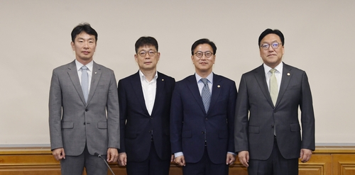 F4회의 "관세협상 등 불확실성 지속…경계심 갖고 24시간 모니터링"_박준형