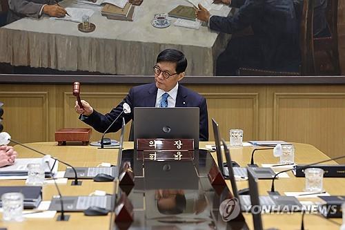 [금통위 인터뷰] SC "5월 금리 인하 후 8월·11월 추가 인하 전망"_윤시윤